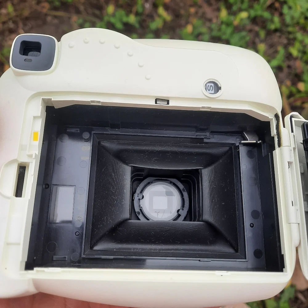 Fujifilm Instax Mini 8 Instant Camera White Turns On Not Working Parts ONLY!!!